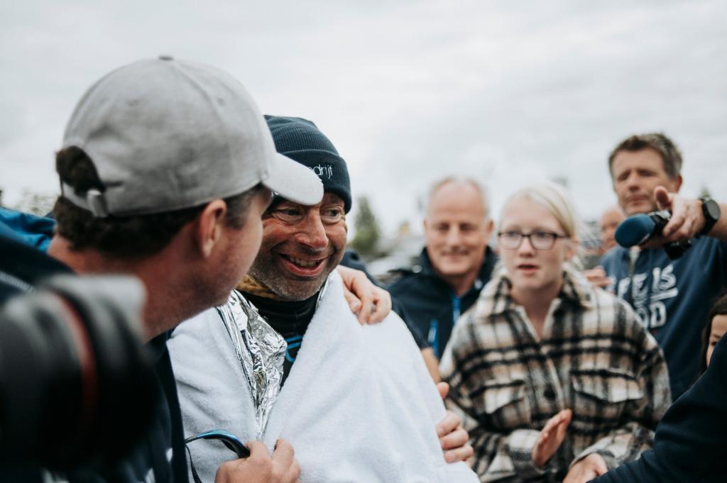 Zwemmen, fietsen, hardlopen: Stefan van der Pal heeft Elfstedentriatlon volbracht zwemmen fietsen hardlopen stefan van der pal heeft elfstedentriatlon volbracht